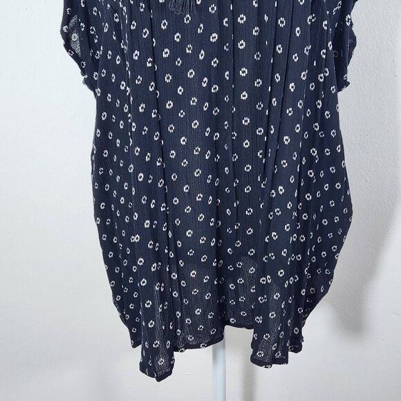 Old Navy Black Blouse with Flutter Sleeves Size XL Black and White Peasant Top - Picture 3 of 9